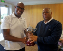 Winner of the Players Trophy - Dale Bromfield (left)